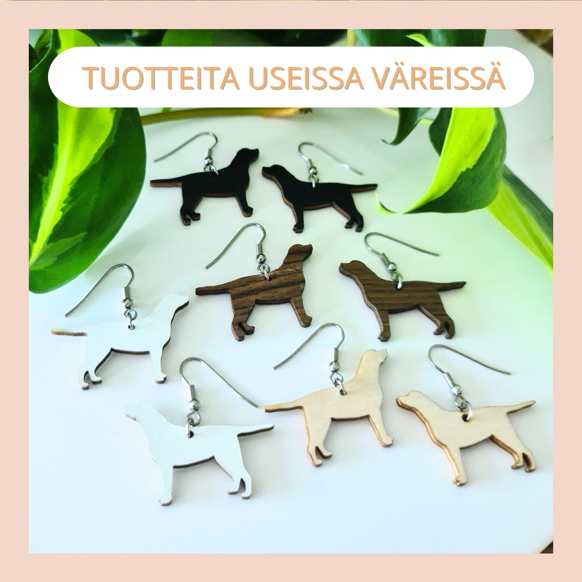 Kotimaiset koira-aiheiset koirarotu korut yli 240 eri koirarodusta. Valikoimassa tuotteita useissa eri väreissä. Valmistettu Suomessa kotimaisesta koivuvanerista.